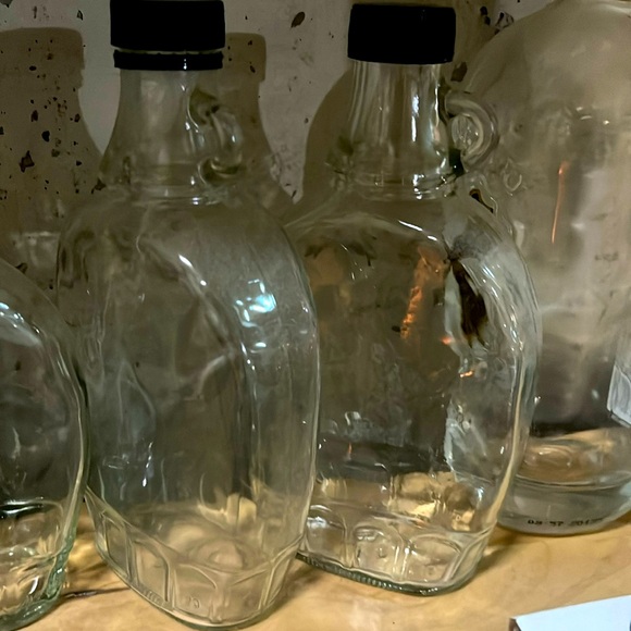 Maple syrup bottles - Picture 1 of 1